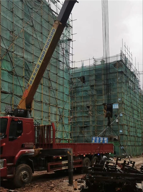 连云港市“慢工细活”—— 吊车的 “微动控制” 技术