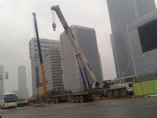 连云港市“自动找平”—— 吊车的 “平地神器” 技术